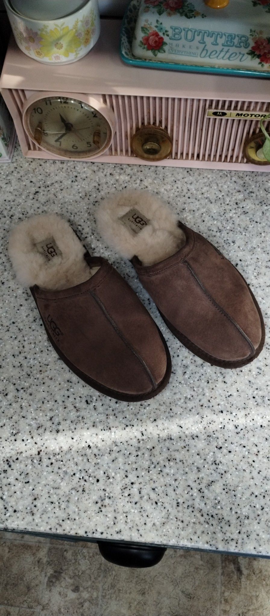 UGG Mens Size 7 Slippers