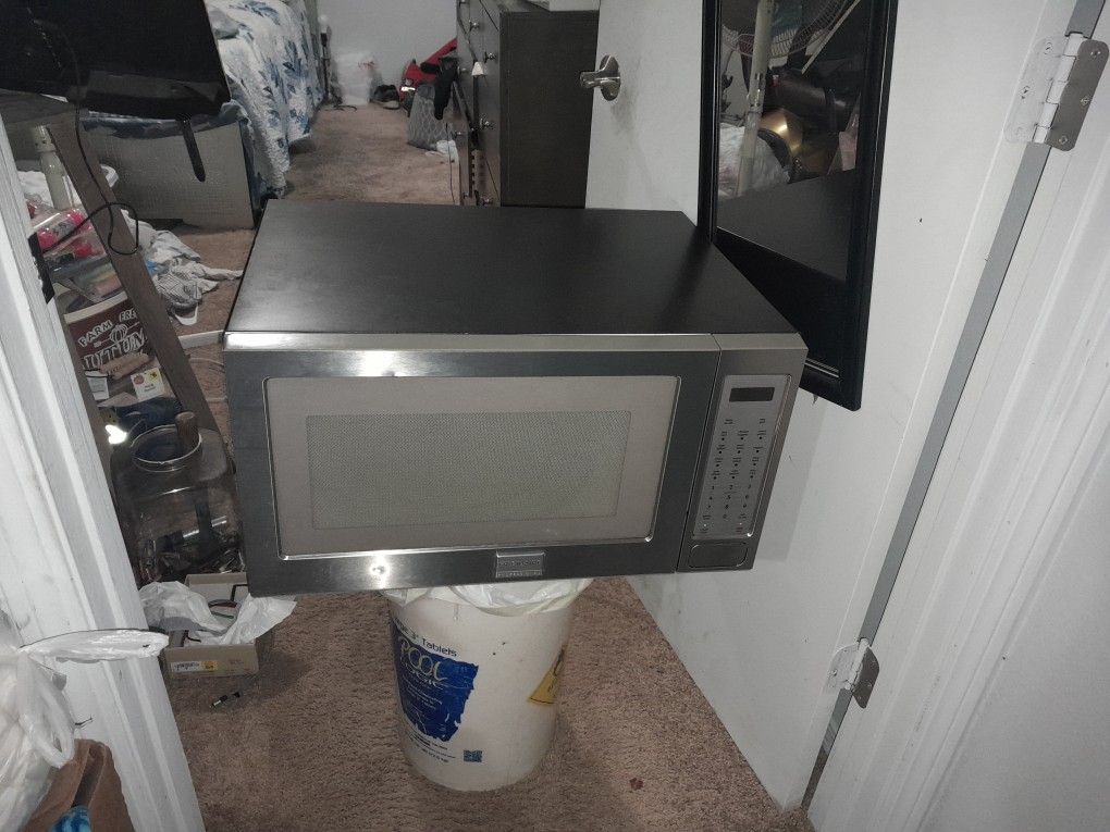 Frigidaire Profesional Microwave