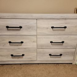 Cambeck Drawer Dresser