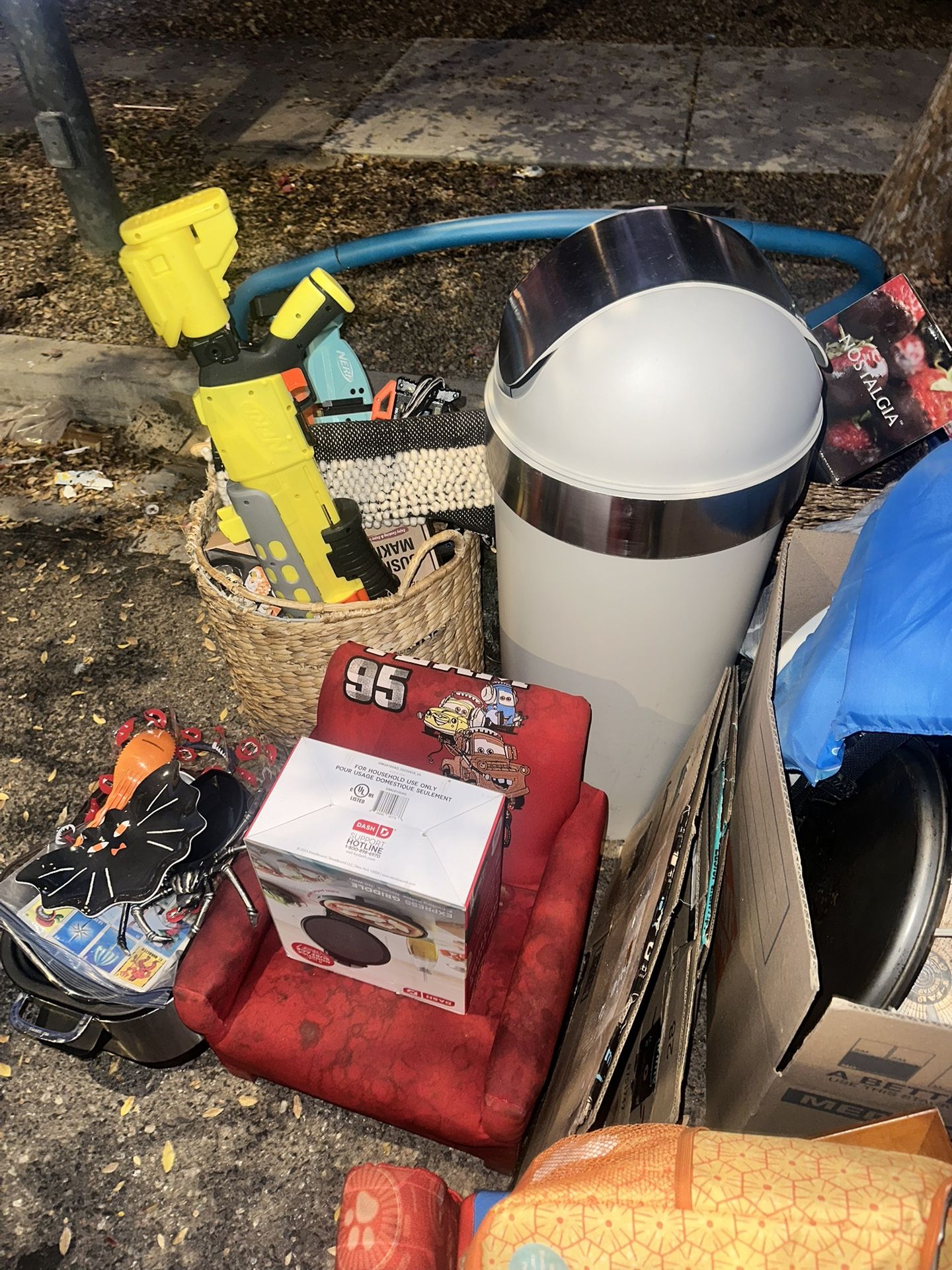 FREE ITEMS ON CURB
