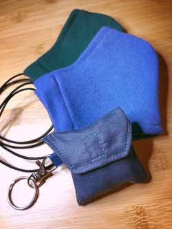 2 Face masks with 1 key ring mask case