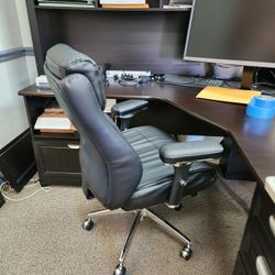 OFFICE FURNITURE MUST SELL SOON