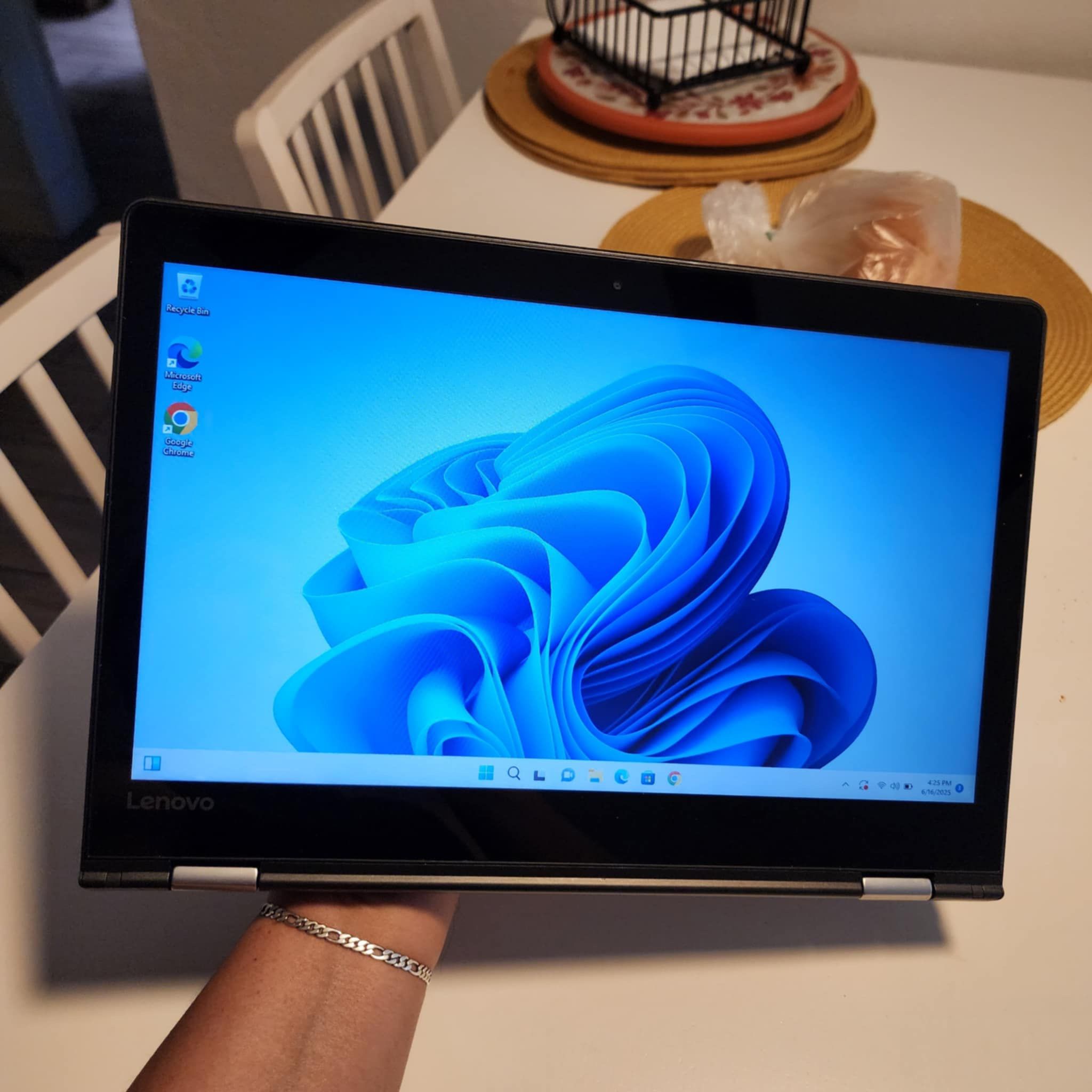 Lenovo IdeaPad Flex 4-1470 14" Laptop touchscreen FLEX Intel Pentium 4405U 4GB RAM 120GB SSD Windows 11 pro. Microsoft office installed. It has so