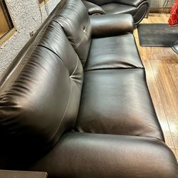 BLACK LEATHER COUCHES 