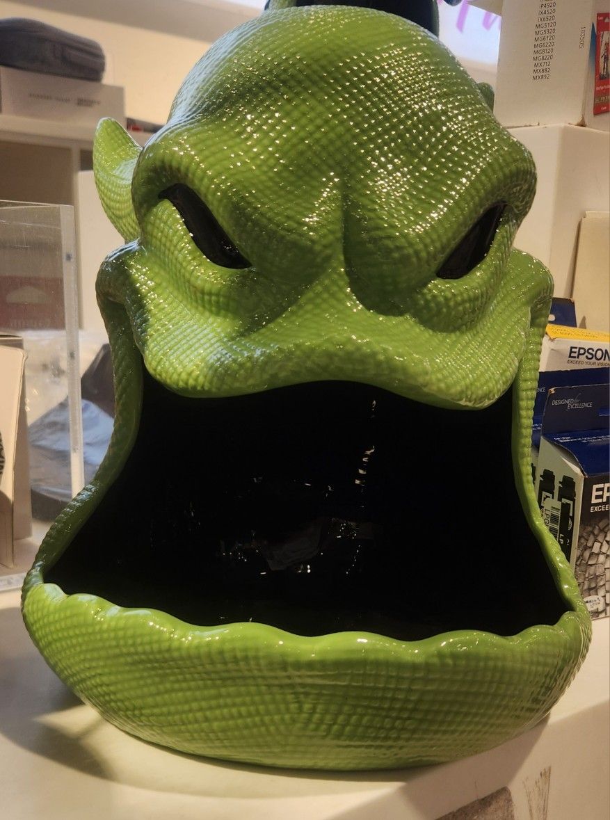 Nightmare Before Christmas. Oogie Ceremic Decro