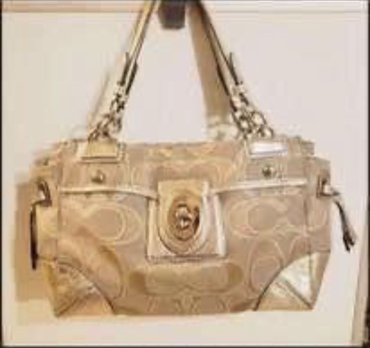 Very Nice Women Coach Purse Used Like New only $50