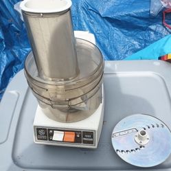 Food Processor - slices, chips, shreds, grates & mixes bread dough