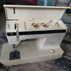 Retro Singer Futura II Sewing machine