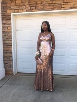 Beautiful stand out knock out eyes turning Ross Gold Platinum DKNY sequin prom dress comes with purse