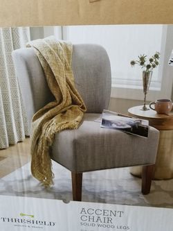 ACCENT CHAIR