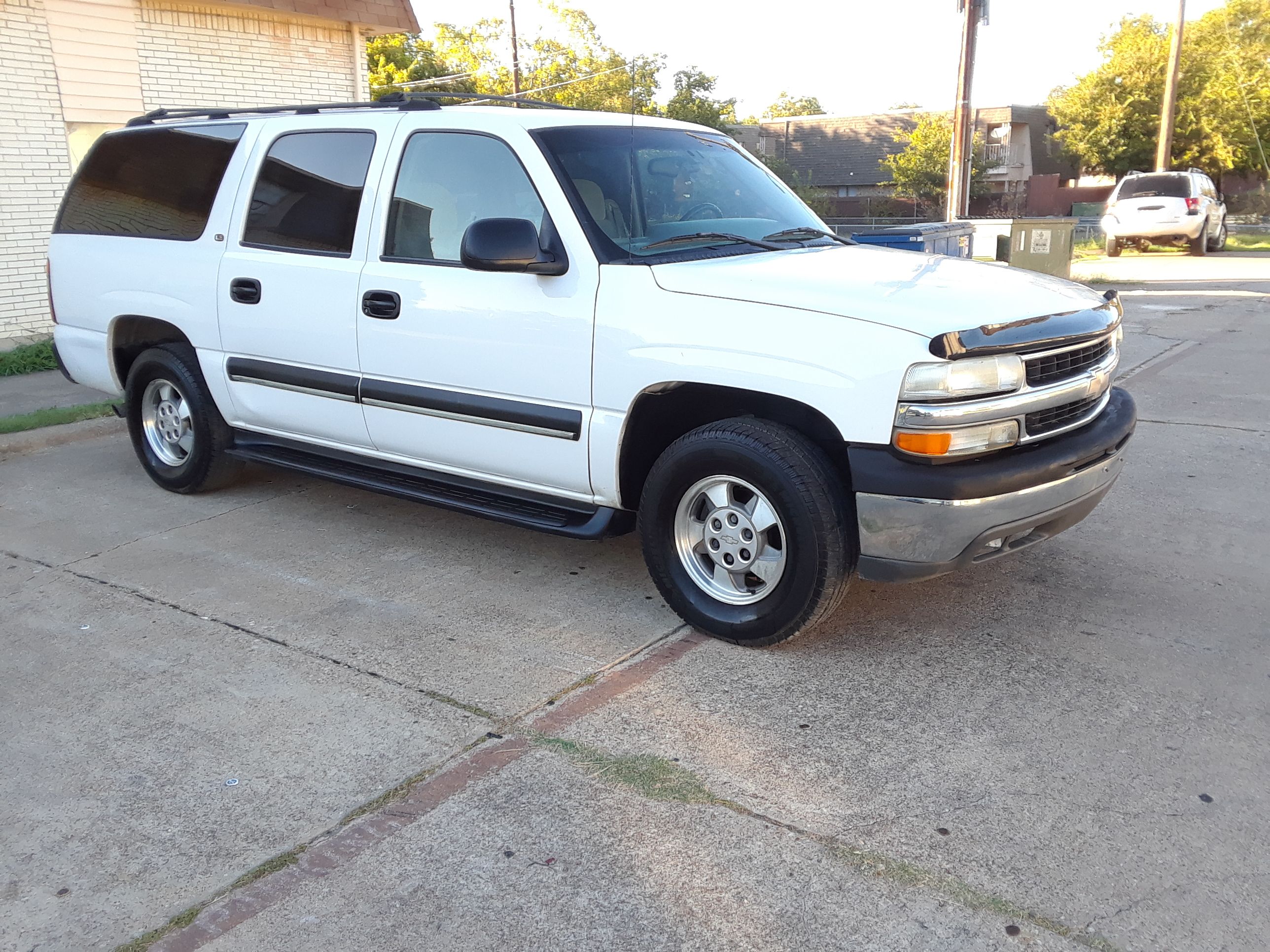 2003 suburban título limpio pocas millas no pagos