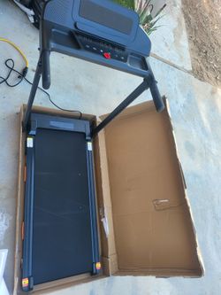 Compact treadmill/ caminadora compacta.