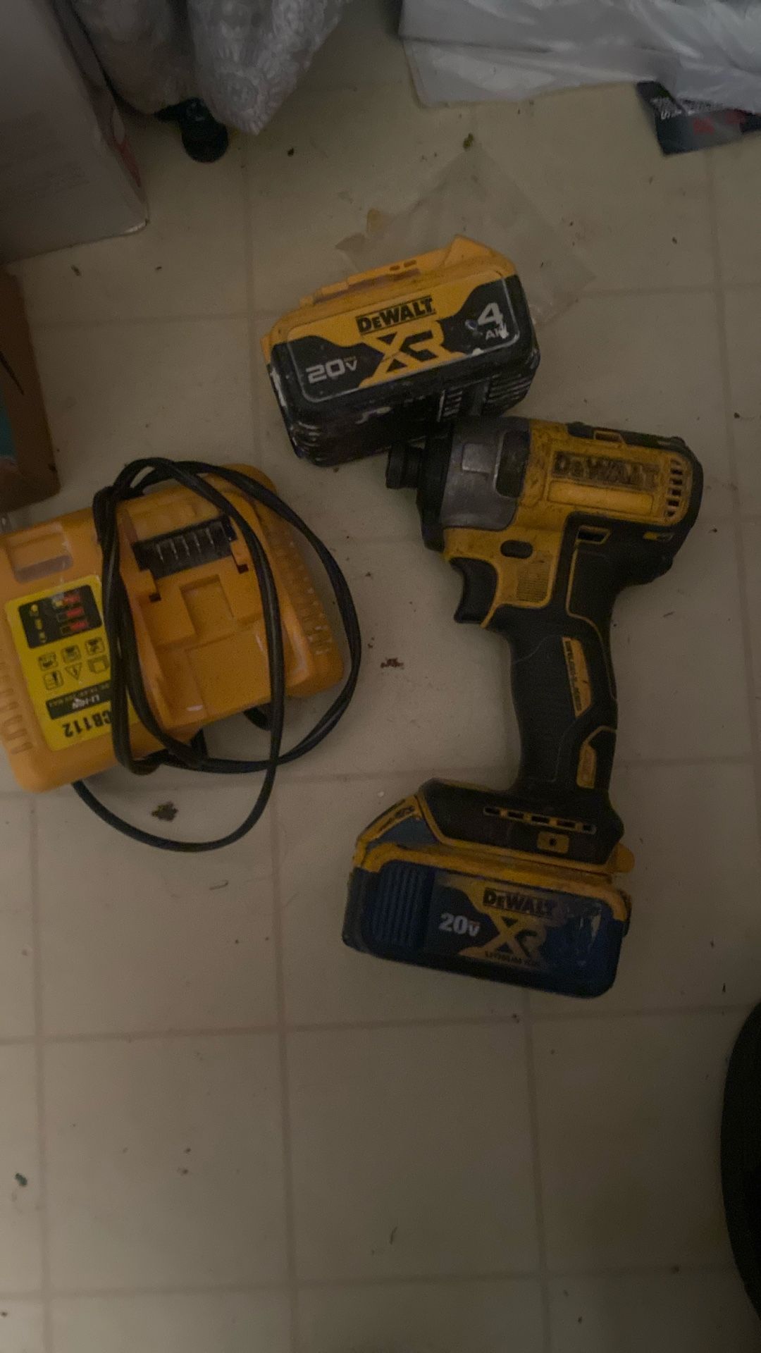 20v Del Walt Impact Gun With Battery And Charger