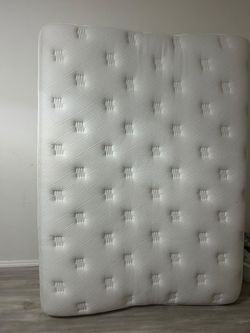 Queen size mattress in very good condition