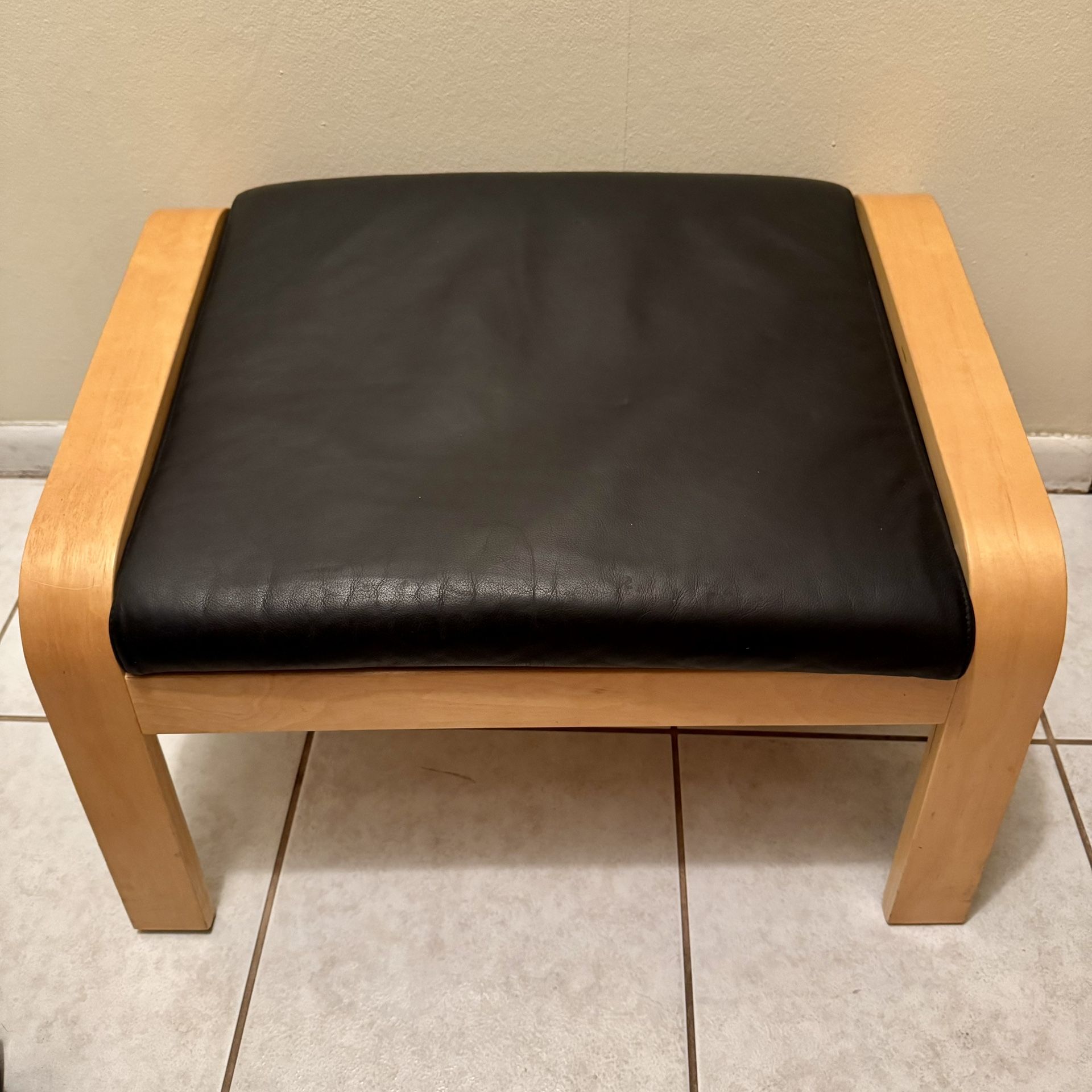 IKEA POÄNG Black Leather Ottoman (Model 800.523.73) – Great Condition