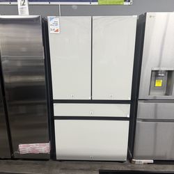 Samsung - Bespoke 29 Cu Ft 4-Door French door refrigerator with beverage center in white glass