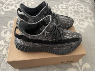 Yeezy 350 V2 Dark salt size 9