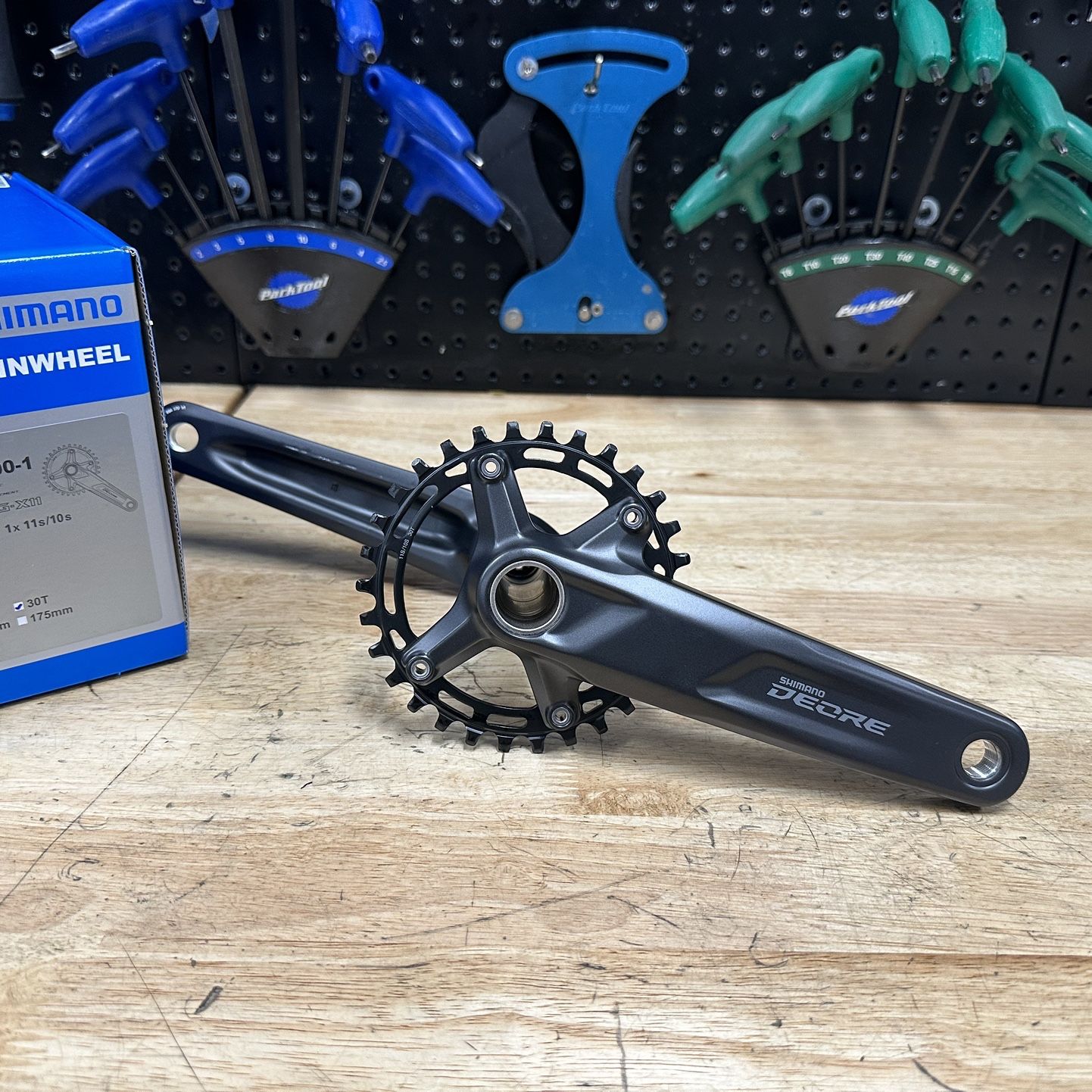 Brand New Shimano Deore FC-M5100-1 single speed crank set.