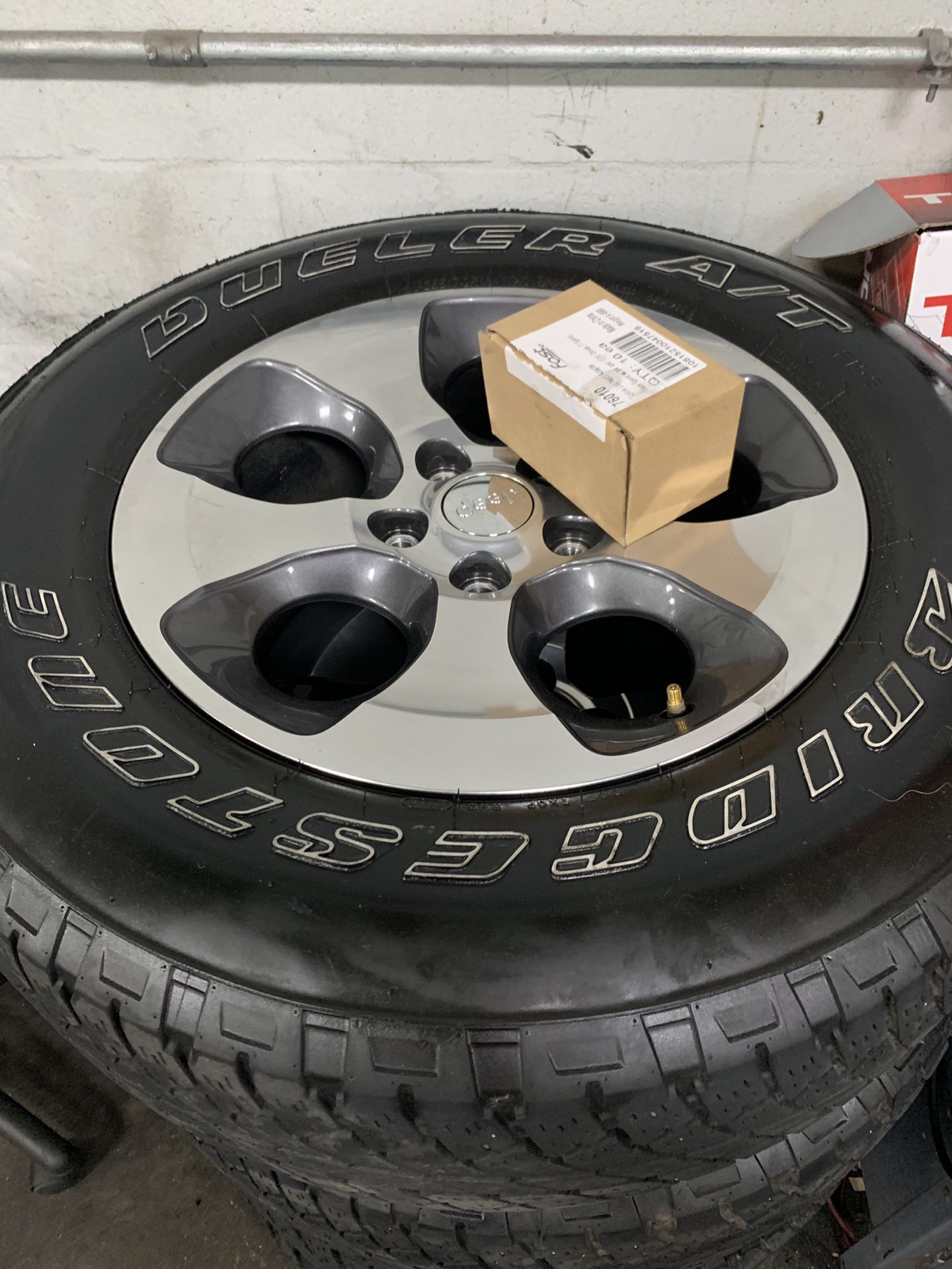 5 wheels and tires off 2018 Jeep Wrangler Sahara