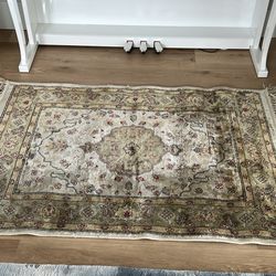 Vintage Oriental Traditional  Rug With Tassels 