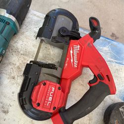Milwaukee compact bandsaw