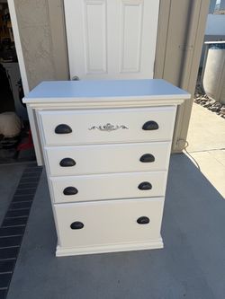 WHITE DRESSER/ Read descrip first