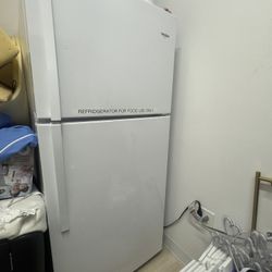 In Great Condition Refrigerator 