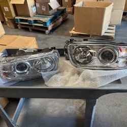 LV-2050 Peterbilt Headlight w/Turn Signal Driver Side And Passenger Side 388/389 (2008-present); 367/567 (2014-present)