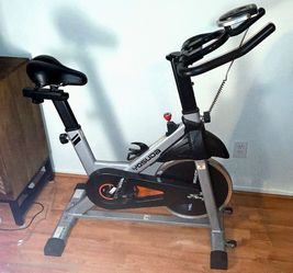 Pristine YOSUDA Indoor Exercise Bike - Excellent Condition