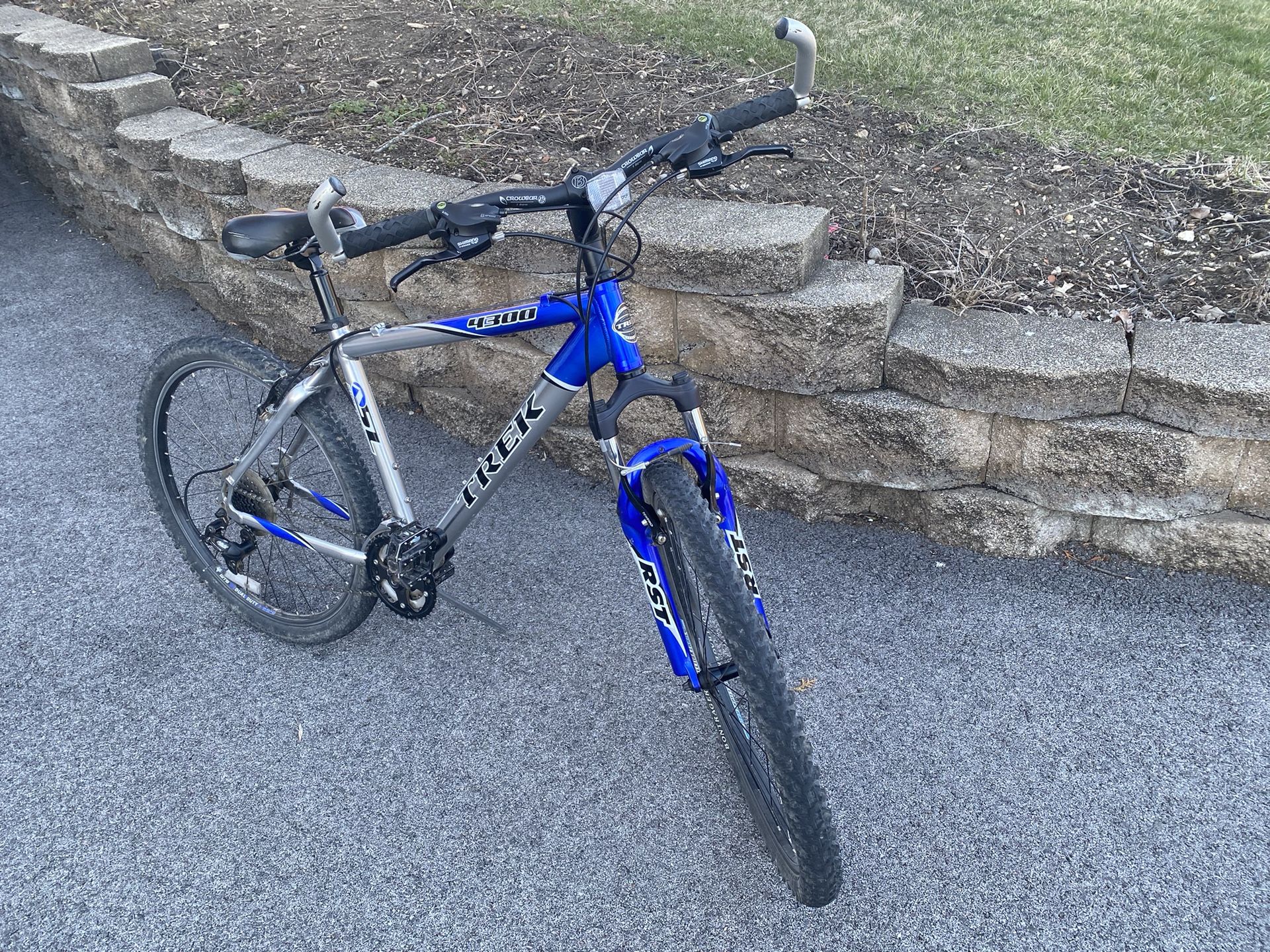 Trek 4300 - 26” Wheels
