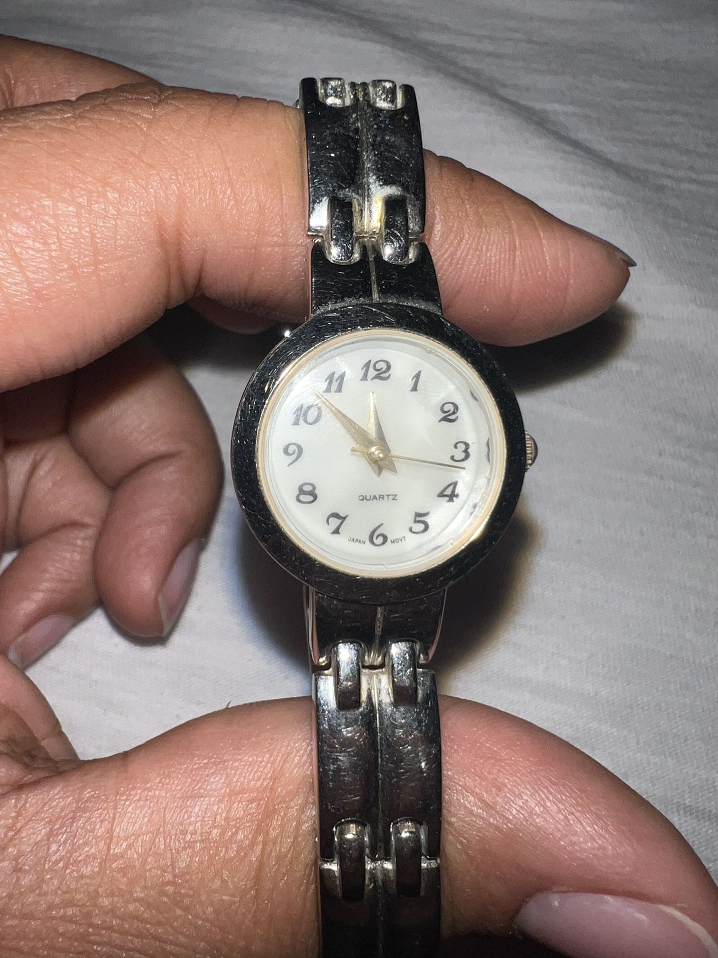 White Stag Analog Wristwatch with Quartz Movement