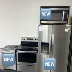 FULL NEW WHIRLPOOL KITCHEN PACKAGE COMBO WITH NEW REFRIGERATOR DISHWASHER AND MICROWAVE DELIVERY AND INSTALLATION AVAILABLE IF NEEDED 1 YEAR WARRANTY 