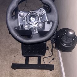 Logitech G923 Racing Wheel and Pedals for PS5, PS4, PC, Mac, TRUEFORCE up to 1000 Hz Force Feedback - Black