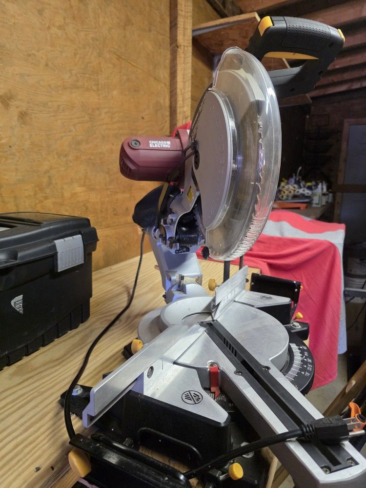 Chicago Electric Miter Saw