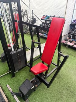 Chest press machine