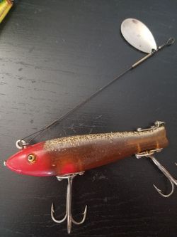 Fishing tackle and fishing lures