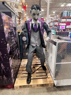 6' Animated Vampire Butler with LED Eyes