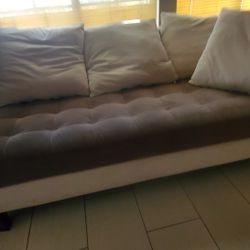 Couch/with Pillows 