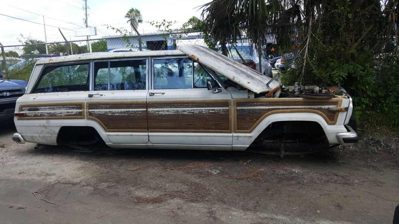 Jeep Wagoner body parts