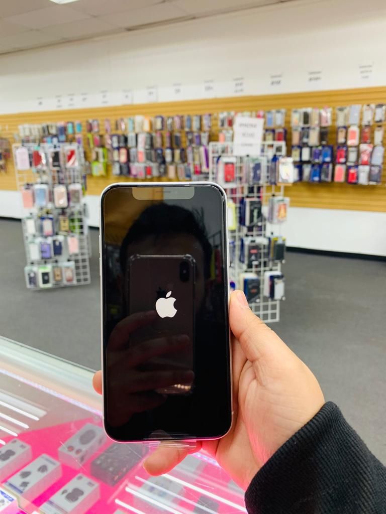 iPhone Xr Unlocked 64GB 🔥 We are a store