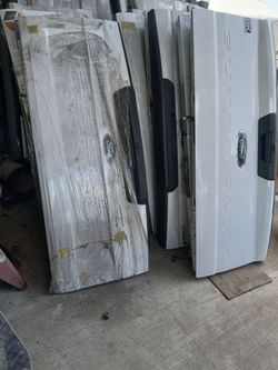 Tail gates