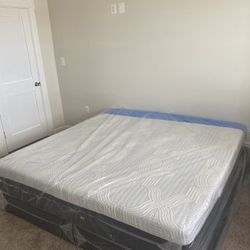 Queen Memory Foam Orthopedic /Gel Come With Free Box Spring  - Free Delivery 🚚 To Reasonable Distance 