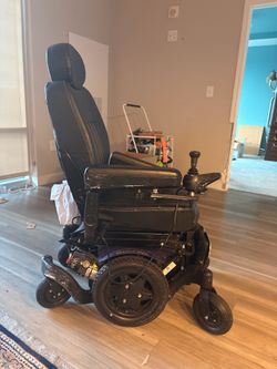 Quantum Q300 M Mini power wheelchair