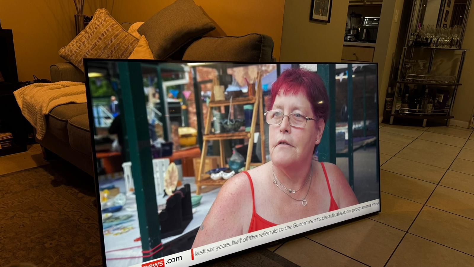 Samsung 65” 4K UHD Smart TV + Wall Mount – Great Condition