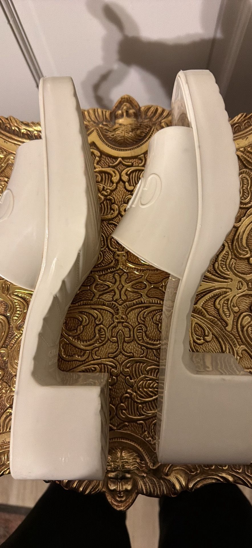 Elegant White Shoes Gucci