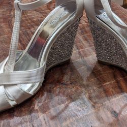 Kenneth Cole Sparkle Dove Formal Heels