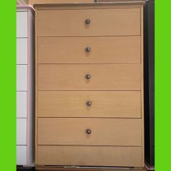 5 drawers dresser/ Five drawers dresser