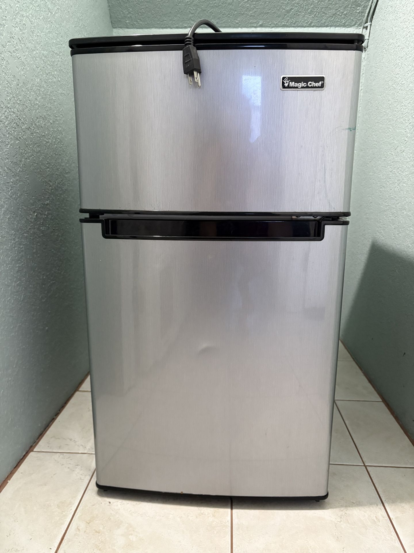 Magic Chef compact refrigerator 3.1 Cu. Ft.
