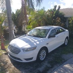 2014 Ford Taurus