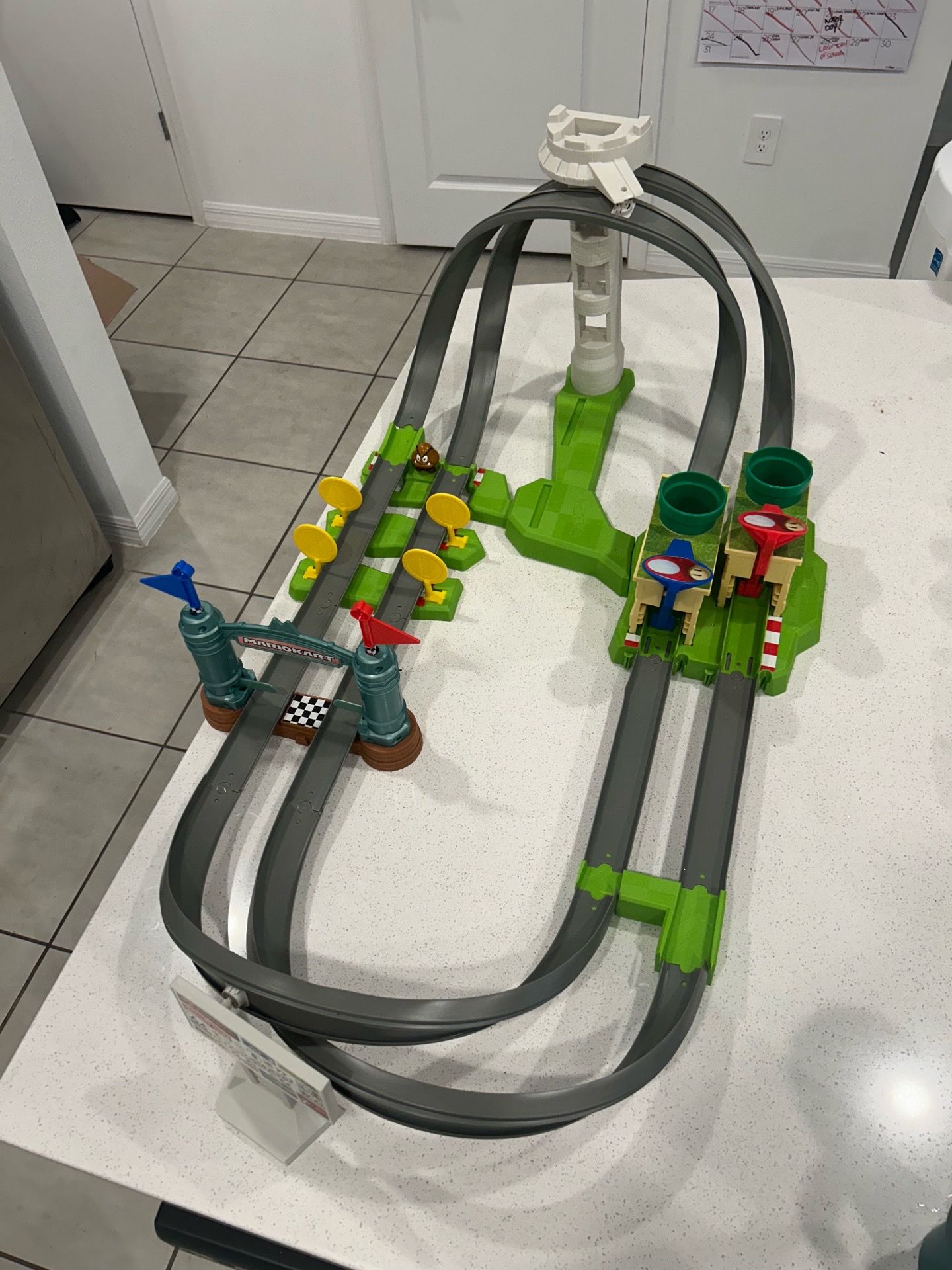 Hot wheels Mario kart circuit track set